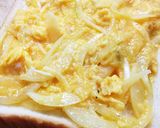 朝食に☆卵と玉ねぎシャンタン炒めトースト作り方4写真