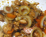 味がしみ込んだ鶏肉と玉ねぎと人参の炒め物作り方6写真
