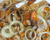 味がしみ込んだ鶏肉と玉ねぎと人参の炒め物作り方5写真