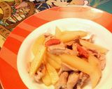 新じゃがと豚肉の☆梅バタ炒め♪♪作り方3写真