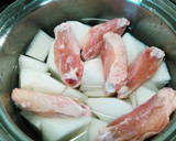 簡単☆大根と鶏手羽中(スペアリブ)の煮物作り方1写真