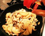 きのことジャガイモのバター醤油炒め作り方7写真