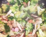 男子好み！！ブロッコリーとしめじの炒め物作り方2写真