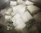 蜂蜜でこってり甘い☆大根と豚肉の煮物作り方3写真