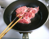 簡単おかず！牛肉と小松菜のめんつゆ炒め！作り方3写真