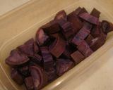 紫芋と豚肉の食べるラー油炒め作り方1写真