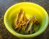 自家製☆煮干出がらしでスパイシーふりかけ作り方1写真