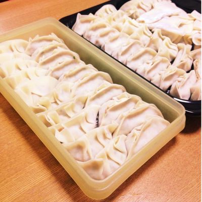 手作り焼き餃子！期間限定お得！約30g✖︎100個 一気に100個。野菜たっぷり焼き餃子 by こなつちゃこ 【クックパッド