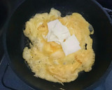 簡単朝食♡とろとろチーズオムレツ作り方4写真
