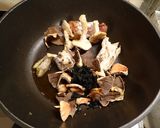 5種の天然キノコと葉物野菜の油炒め作り方2写真