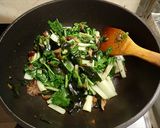 5種の天然キノコと葉物野菜の油炒め作り方7写真