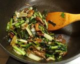 5種の天然キノコと葉物野菜の油炒め作り方8写真