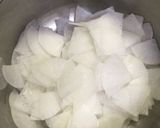 黄色のサヴァ缶と大根のサラダ作り方1写真