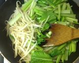 鶏油(チーユ)が決め手！小松菜もやし炒め作り方3写真
