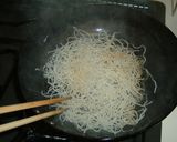 ピリ辛鶏肉と揚げ春雨のレタス包み作り方7写真