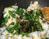 超簡単♪鮭缶とキューちゃんの炒飯作り方8写真