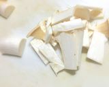 たっぷりキノコの醤油にんにくバター炒め作り方1写真