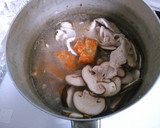 豚肉とさつま揚げ ワカメのお味噌汁！作り方4写真