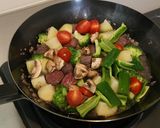 超簡単！肉と野菜のトマトソース煮込み！作り方8写真
