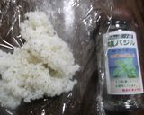 塩バジルのおにぎり作り方1写真