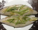 フライパンで白身魚の蒸焼き（蒸鱼）作り方3写真