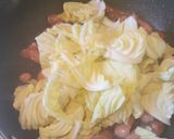 キャベツとソーセージのコンソメ炒め作り方3写真