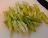 セロリと鶏肉の旨煮作り方1写真