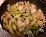 セロリと鶏肉の旨煮作り方4写真