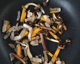 かぼちゃベーコンシメジのココットカマン♪作り方1写真