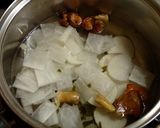 なめこ他3種キノコと大根、山芋の味噌汁作り方7写真