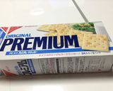 見栄え良く一品 クラッカーON作り方1写真
