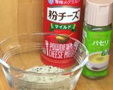簡単☆小腹満足ベーコンWチーズマヨラスク作り方3写真