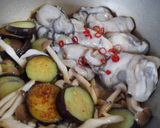 牡蛎としめじとなすの豆板醤ピリ辛炒め煮♪作り方7写真