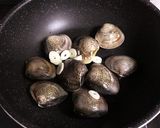 はまぐりの白ワイン蒸し☆にんにくバター味作り方2写真