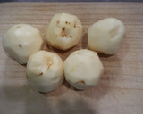 ジャガイモとソーセージのカレー風味炒め作り方1写真