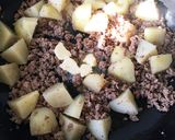 じゃがいもとひき肉のバター醤油炒め。作り方5写真
