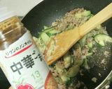 キュウリと挽肉の中華ドレッシング炒め作り方3写真
