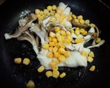 付け合せに♪舞茸とコーンのバター炒め♪作り方2写真