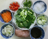 鶏挽き肉と春雨のたっぷり野菜炒め作り方1写真