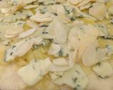 焼きアーモンド香るゴルゴンゾーラ蜂蜜ピザ作り方2写真