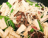 牛肉とｽﾅｯﾌﾟｴﾝﾄﾞｳとえのき炒め作り方2写真