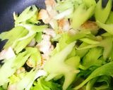 創味シャンタンDX♡﻿鶏もも肉セロリ炒め作り方5写真