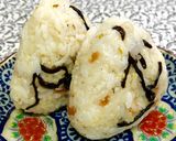 梅干し・しらす・ごま・塩昆布のおにぎり♬作り方3写真