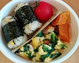 弁当にホウレン草とソーセージの卵とじ作り方4写真