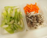 創味シャンタンDXで♪鶏とセロリの炒め物作り方1写真