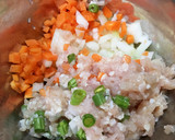 鶏挽肉と野菜の揚げ巾着☆甘辛煮作り方1写真