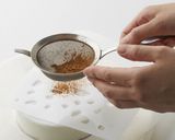 ヒョウ柄のステンシルデコケーキ作り方3写真