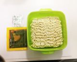 鍋なしでインスタント焼きそば作り方1写真