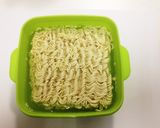 鍋なしでインスタント焼きそば作り方2写真