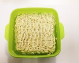 鍋なしでインスタント焼きそば作り方3写真